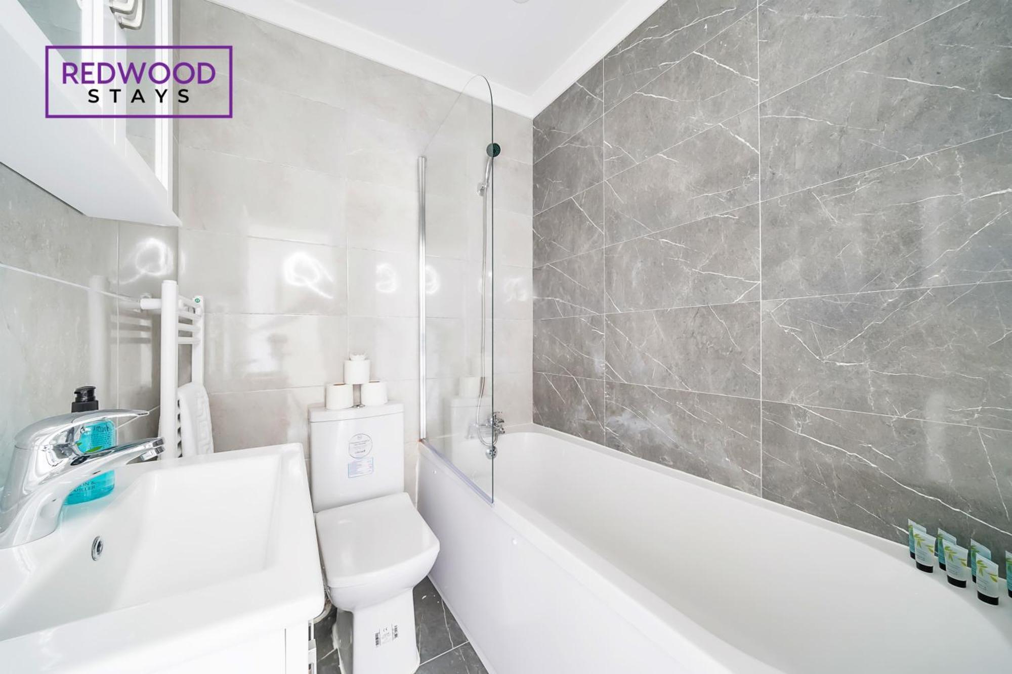 Brand New, 2 Bed 1 Bath, Modern Town Center Apartment, Free Wifi & Netflix By Redwood Stays Aldershot Exteriér fotografie